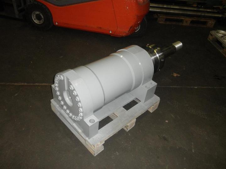 Fabrication de vérins hydrauliques adaptés à vos besoins et vos installations industrielles.